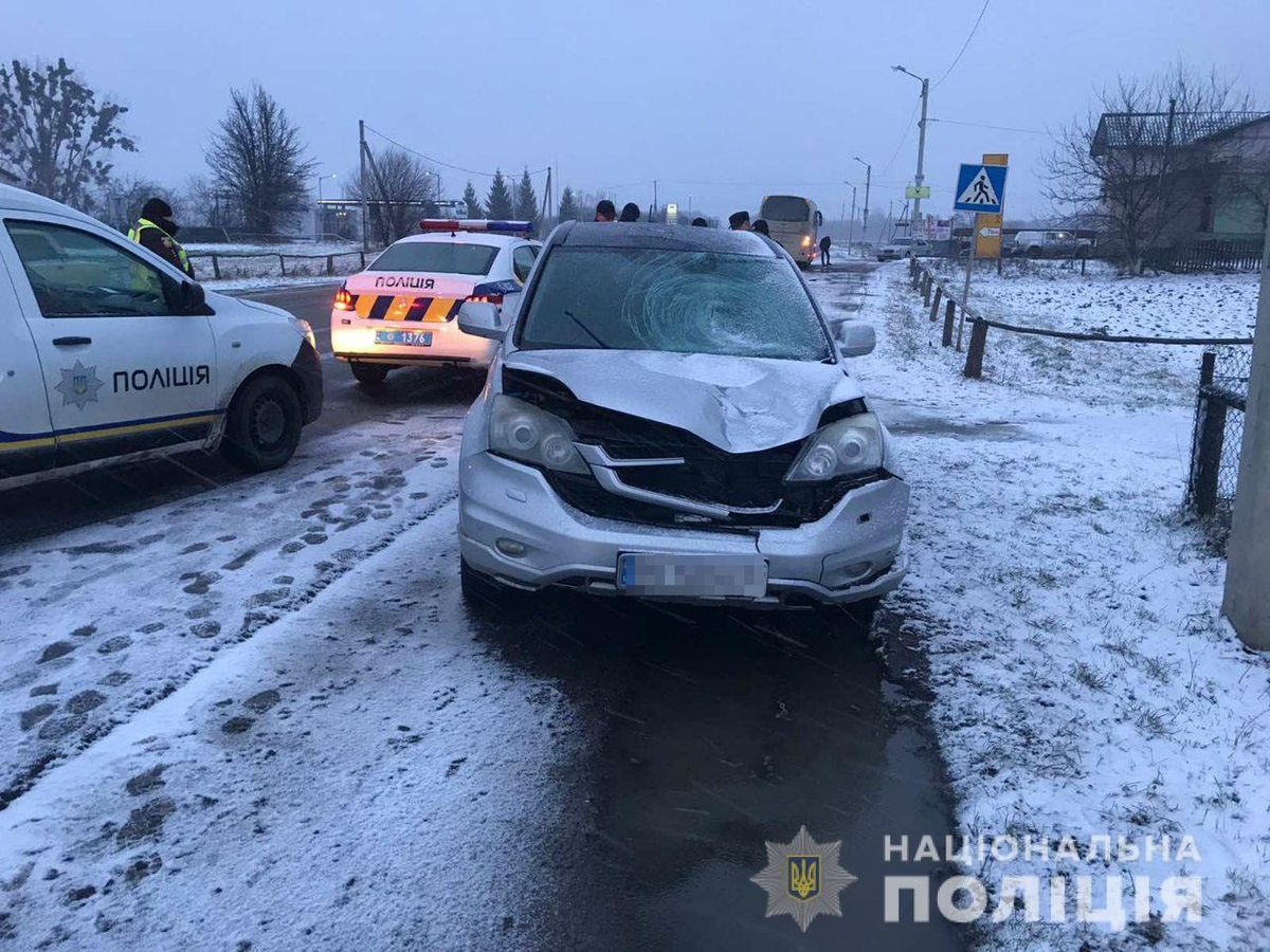 У Кам’янка-Бузькому районі автомобіль на смерть збив 40-річного пішохода
