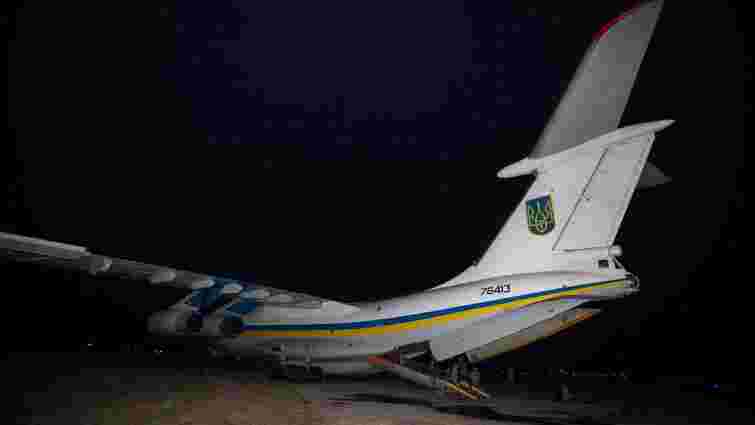 У «Борисполі» зустріли літак зі звільненими з полону українцями