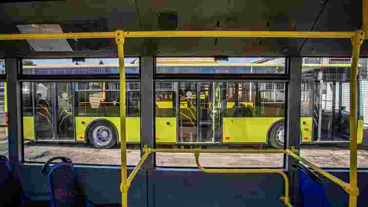 Низка автобусних маршрутів Львова курсуватиме 1 січня за зміненими графіками