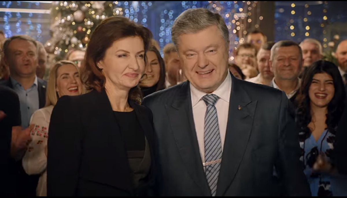 Два телеканали показали новорічне привітання Порошенка замість Зеленського