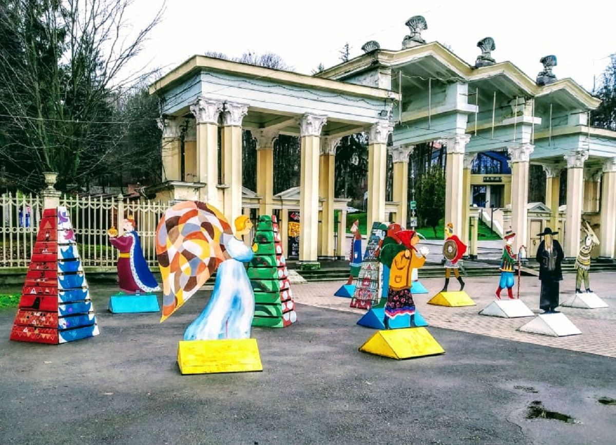 З вертепу у львівському парку невідомі вкрали та понищили фігуру царя 