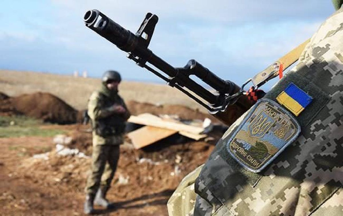 На Донбасі двоє українських бійців підірвались на невідомому пристрої