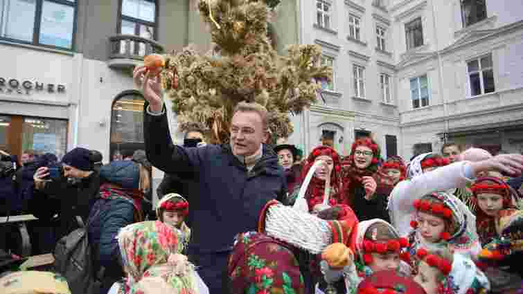 У центрі Львова встановили різдвяного Дідуха