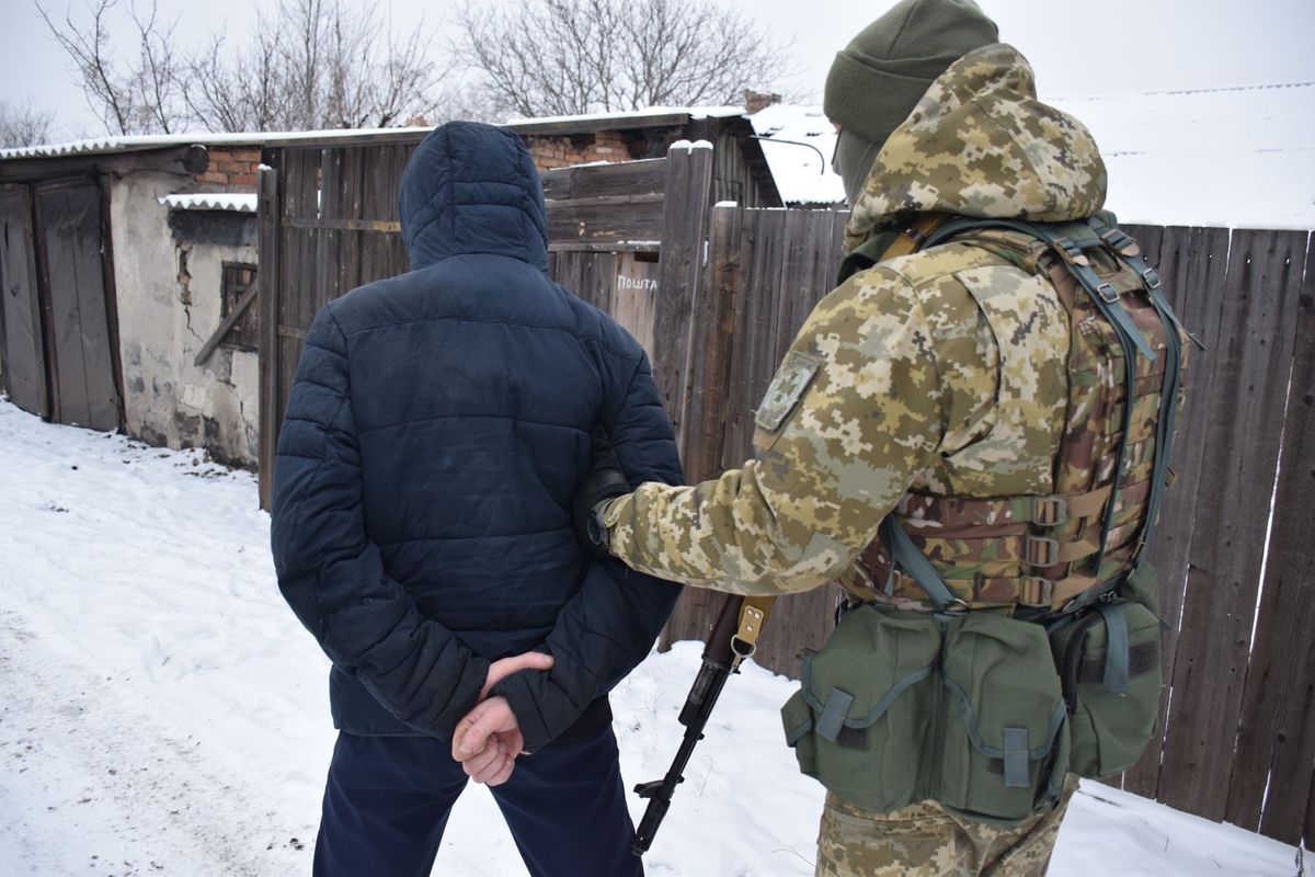 Українські прикордонники затримали бойовика, який охороняв уламки збитого MH17