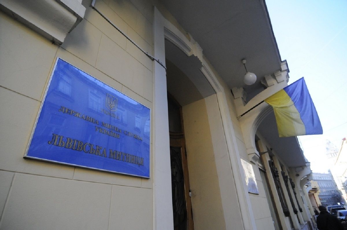 ДБР провело обшуки у будівлі Галицької митниці