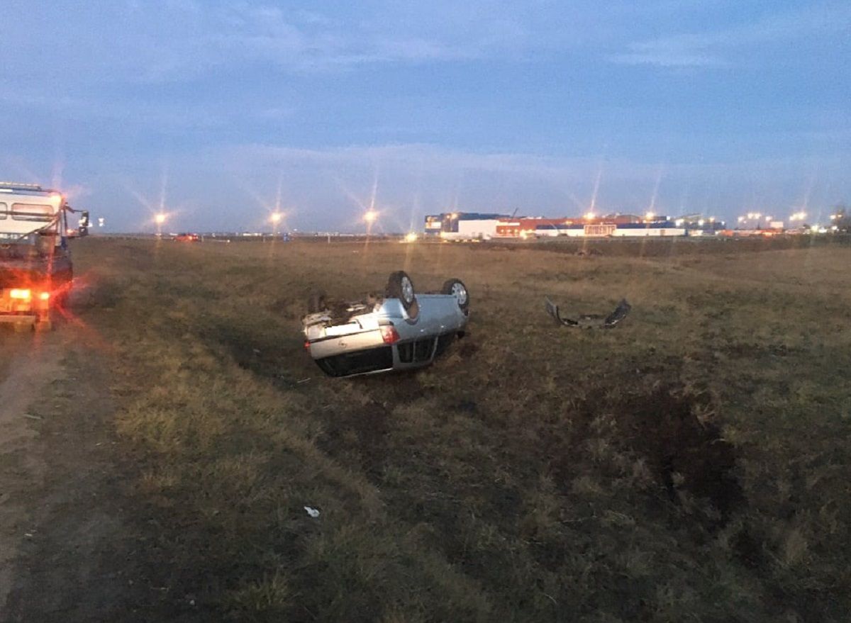 Унаслідок ДТП на об'їзній дорозі Львова автомобіль перекинувся на дах