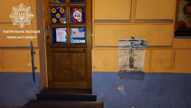 Поліція затримала таксиста, який викрав платіжний термінал у центрі Львова