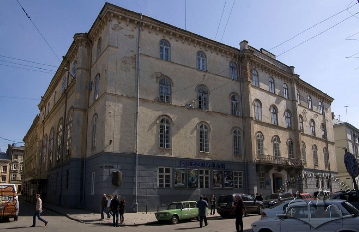 Міноборони заявило про продаж Будинку офіцерів у центрі Львова