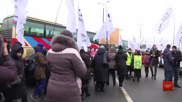 Кілька сотень рівненчан пікетували львівський аеропорт та управління ДПСУ