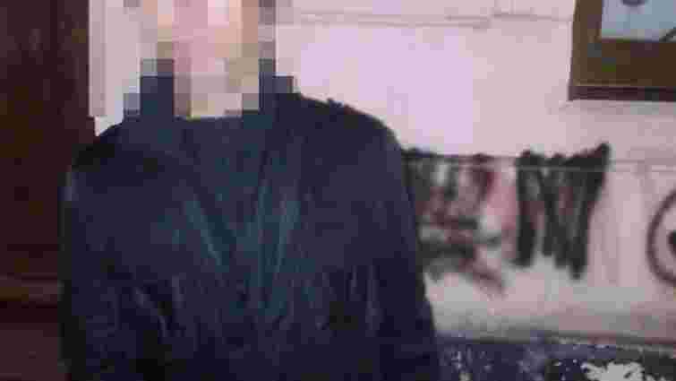 У Львові троє грабіжників обікрали нетверезого юнака на очах у поліції