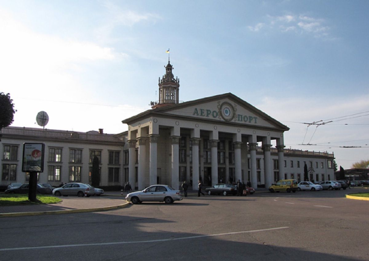 Львівський аеропорт перевів усі внутрішні рейси до старого терміналу