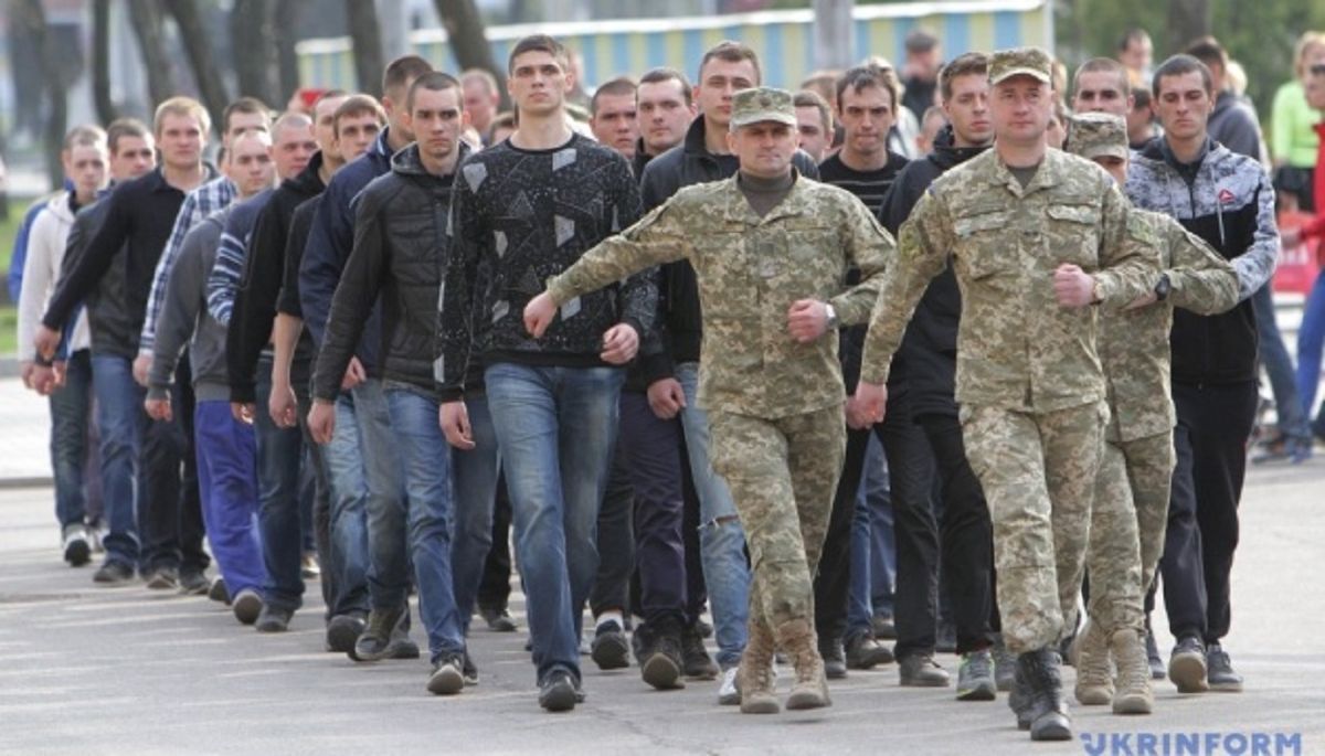 Міністерство оборони пообіцяло не ловити призовників на вулицях і дискотеках