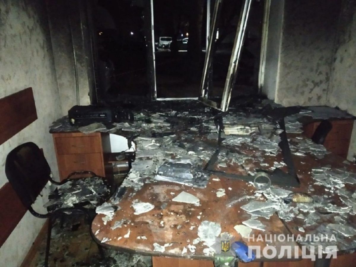 Вночі у Херсоні невідомі спалили офіс партії Анатолія Шарія
