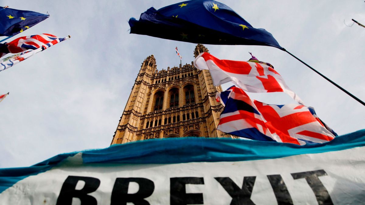 Королева Великої Британії підписала закон про Brexit