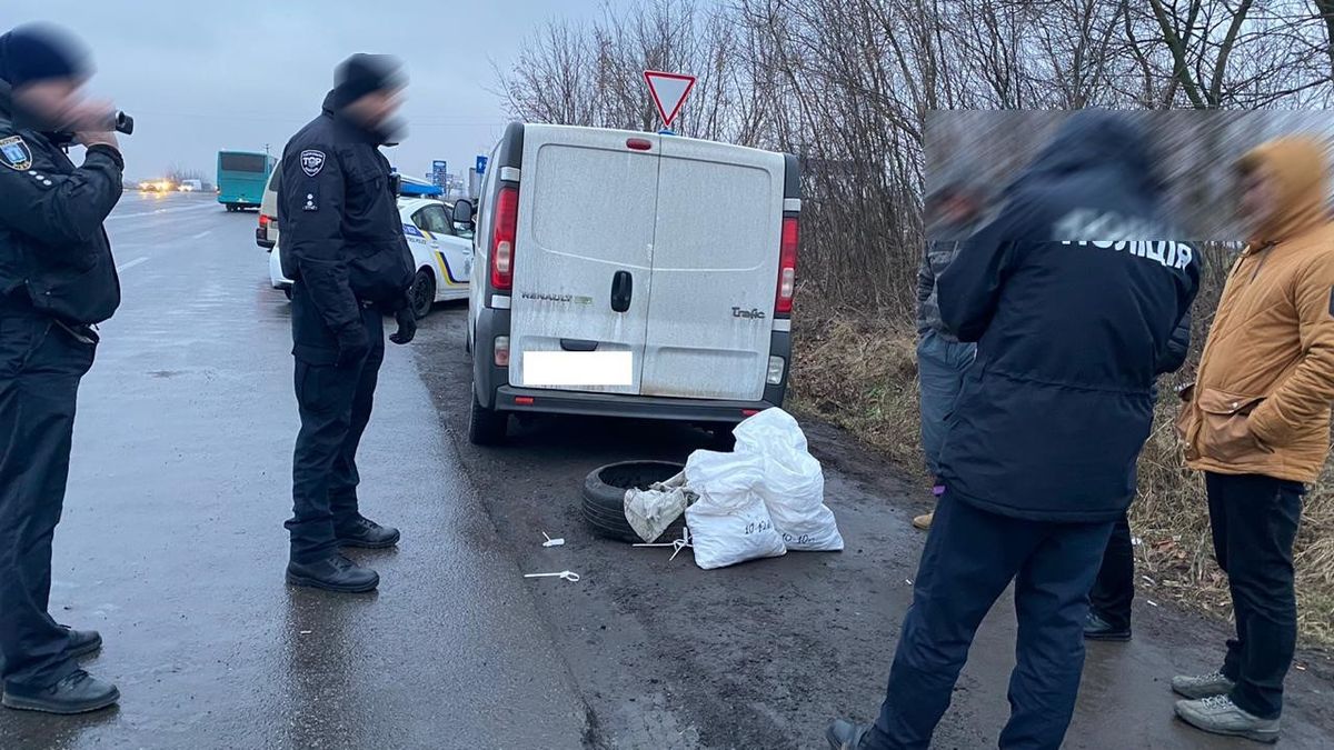 На Рівненщині голову сільради викрили на перевезенні 30 кілограмів бурштину