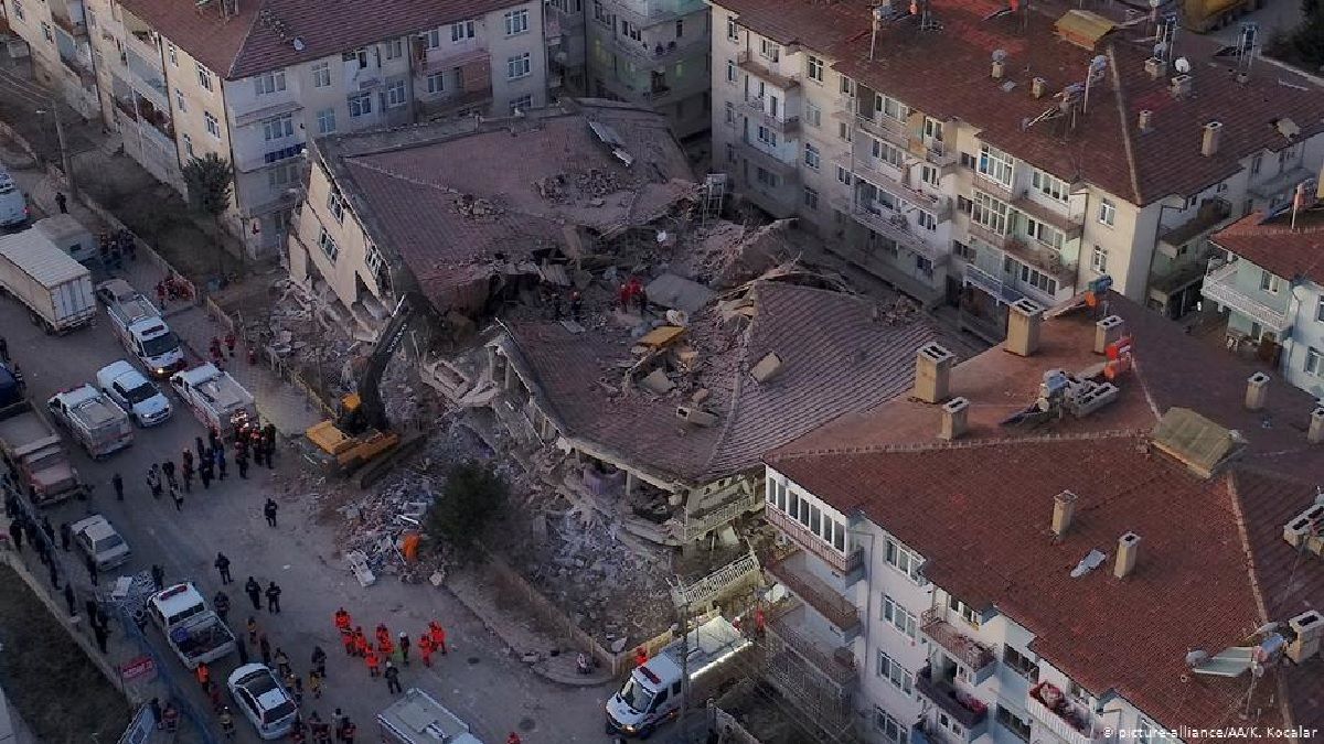 У Туреччині унаслідок потужного землетрусу загинули щонайменше 20 людей