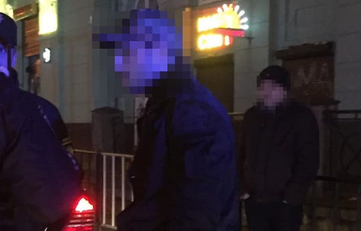 Поліція затримала двох грабіжників за кілька хвилин після пограбування у центрі Львова