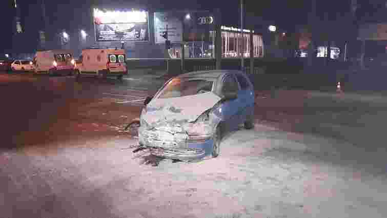У Львові автомобіль «швидкої» потрапив у ДТП, постраждали троє медиків