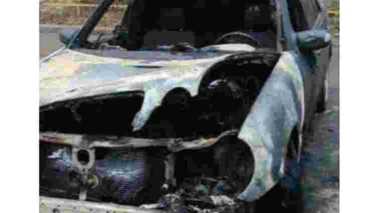 У Львові вщент згорів автомобіль районного військового комісара 