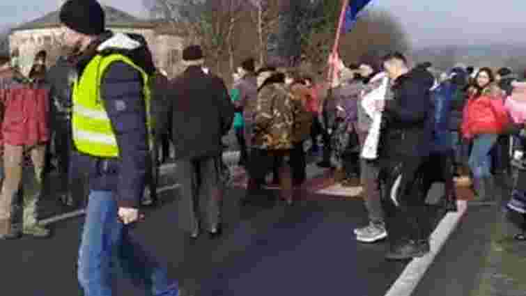 Протестувальники заблокували на Львівщині трасу на Івано-Франківськ