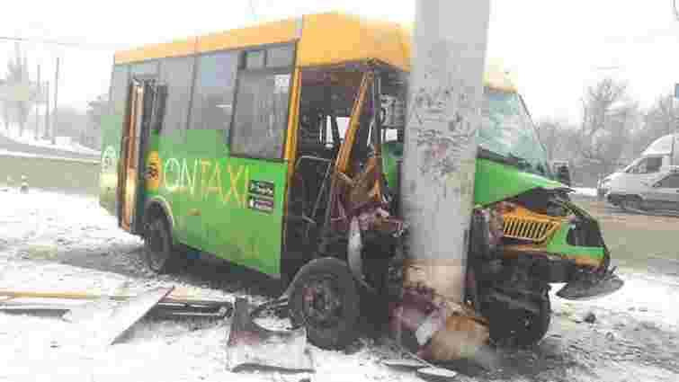 Десятеро пасажирів постраждали після аварії маршрутки в Сумах
