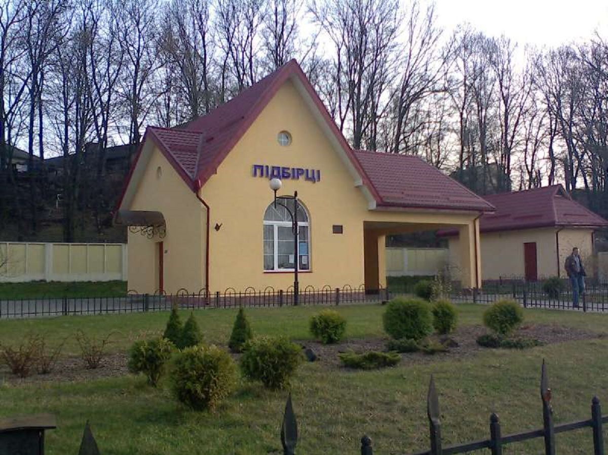 На станції «Підбірці» поблизу Львова локомотив травмував чоловіка