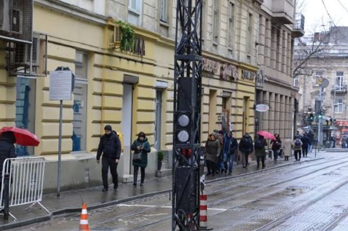 У центральній частині Львова запрацювали оновлені боларди