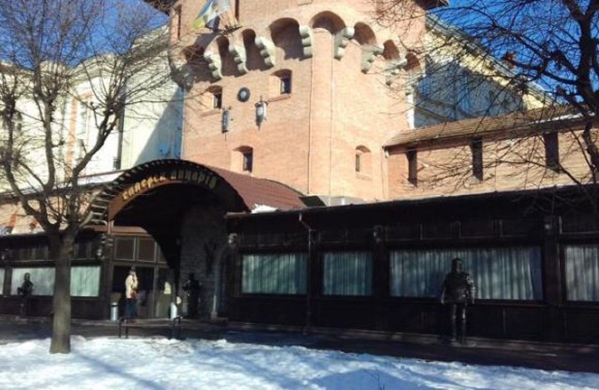 Львівська мерія перевірить законність павільйону  ресторану «Вежа крамарів» на проспекті Свободи