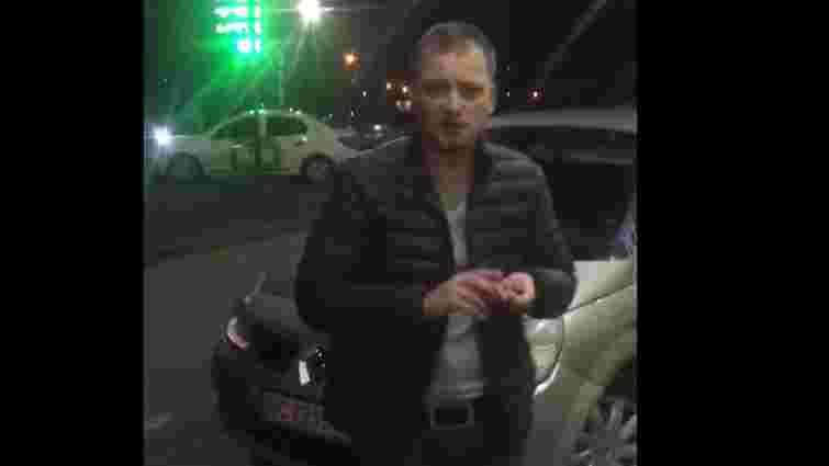 У Львові очевидці затримали нетверезого поліцейського за кермом