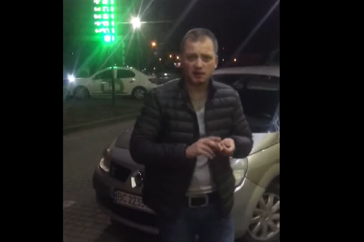 У Львові очевидці затримали нетверезого поліцейського за кермом
