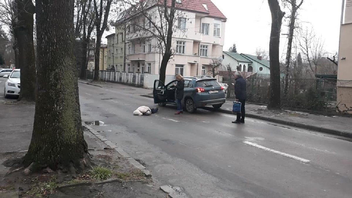 У Львові водійка Peugeot збила жінку, яка раптово вийшла на дорогу