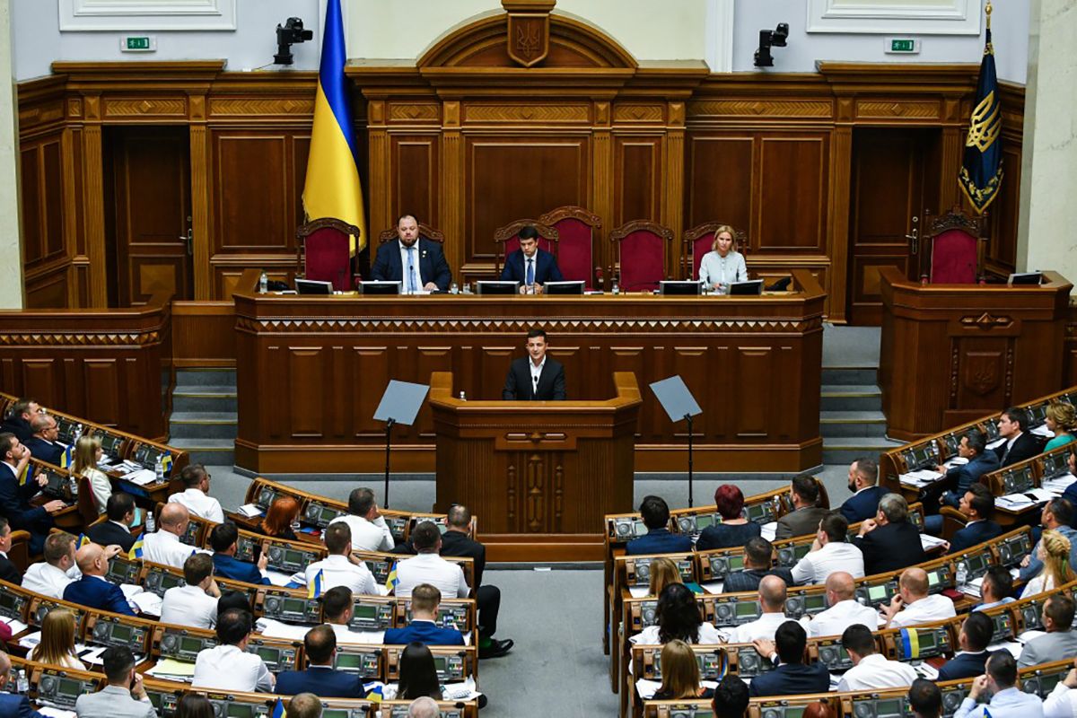 Верховна Рада попередньо підтримала скорочення кількості нардепів на третину