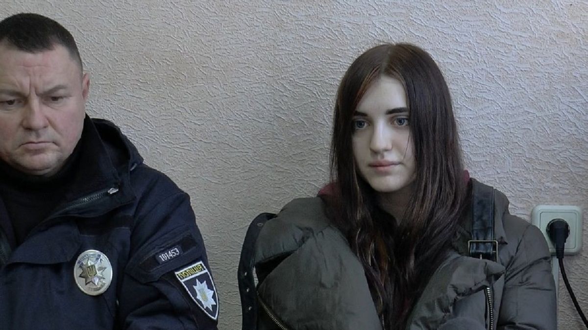 Стали відомі подробиці вбивства 18-річною дівчиною інструктора з стрільби в Полтаві
