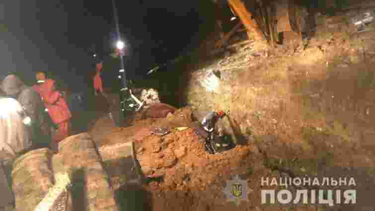 На будівництві в Тернополі двох робітників засипало землею