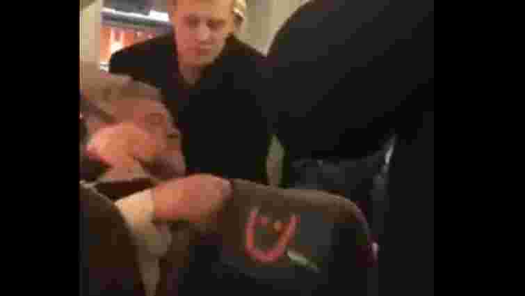 Трьох п'яних пасажирів зняли з літака у Львові через бійку на борту