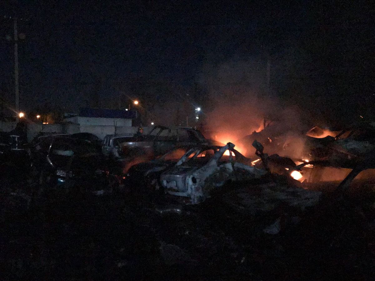 20 автомобілів згоріли на штрафмайданчику в Одесі