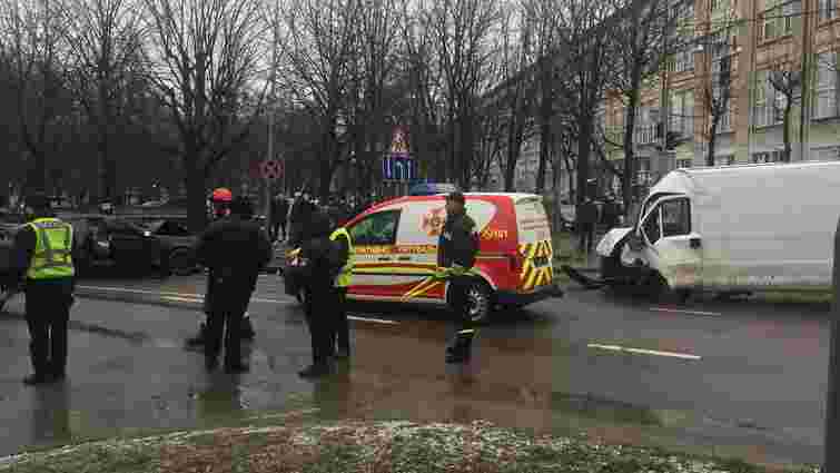 Троє людей постраждали внаслідок ДТП на перехресті Героїв УПА - Кульпарківська  у Львові