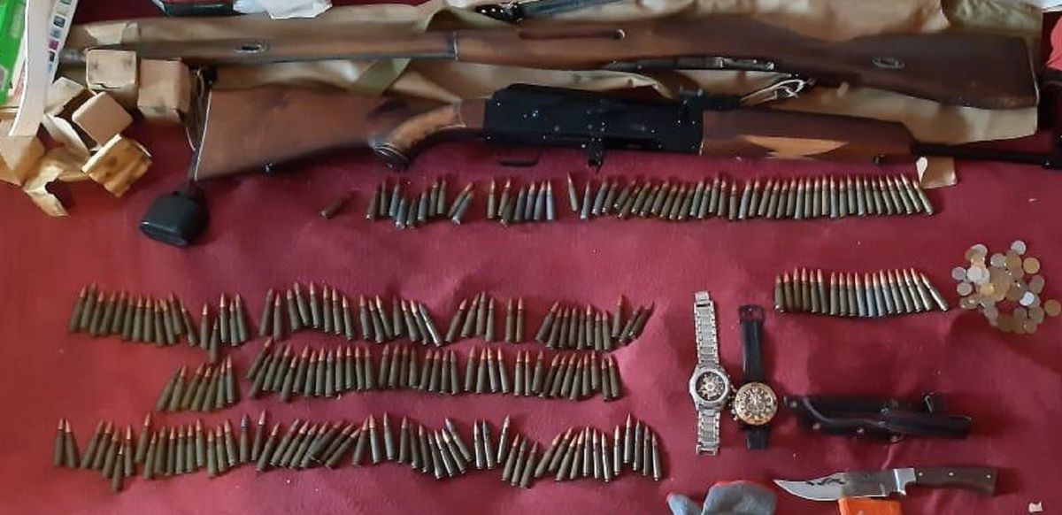 Правоохоронці виявили зброю та набої у двох злодіїв з Винників