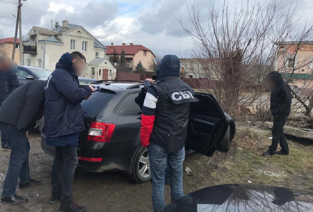 За збут наркотиків у Золочеві затримали заступника шефа місцевої поліції
