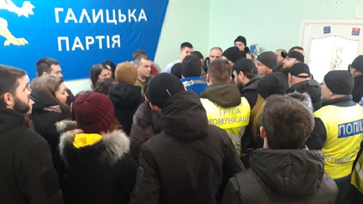 Група вуличних активістів увірвалася в офіс Української Галицької партії  у Львові