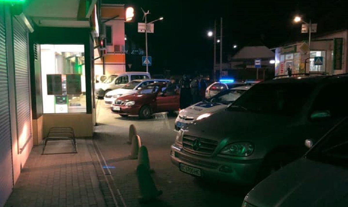У Брюховичах п’яний водій в’їхав у магазин
