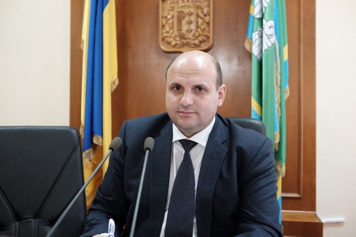 Суд залишив на посаді підозрюваного у хабарництві голову Чернівецької облради