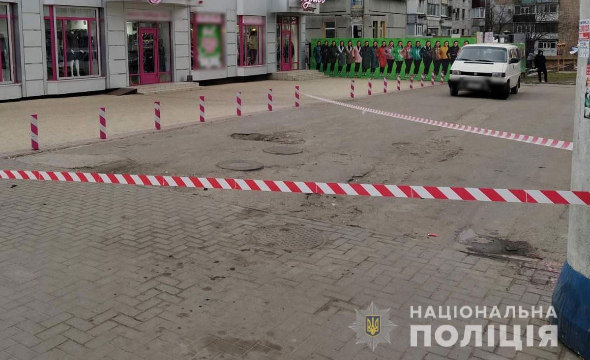 На зупинці громадського транспорту в Кременчуці застрелили чоловіка