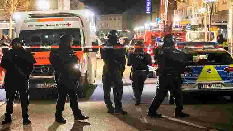 На заході Німеччини ультраправий радикал застрелив у двох барах 11 людей