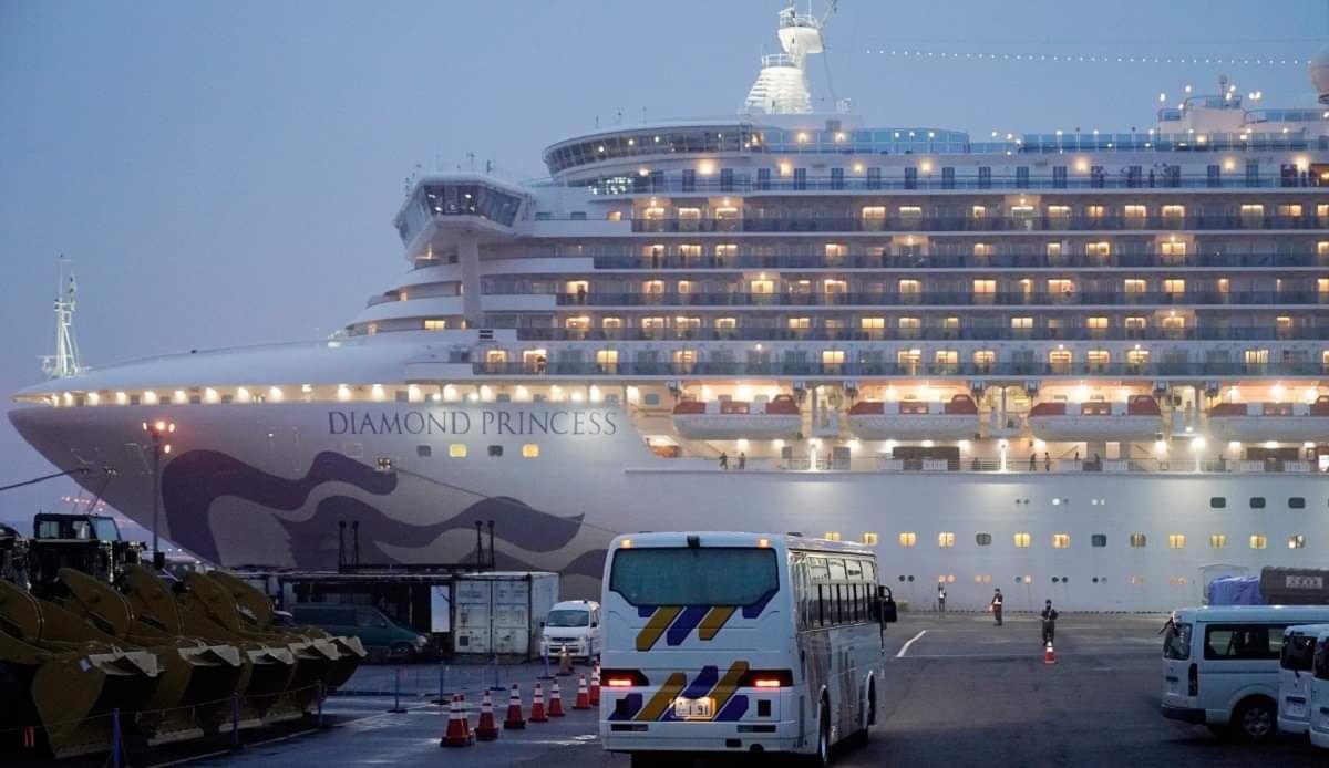 Двоє людей з круїзного лайнера Diamond Princess померли від коронавірусу