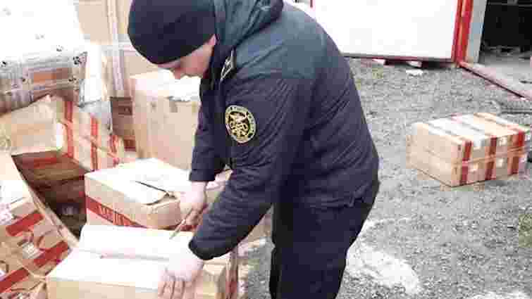 На Львівщині митники конфіскували партію контрабандного одягу на мільйон гривень