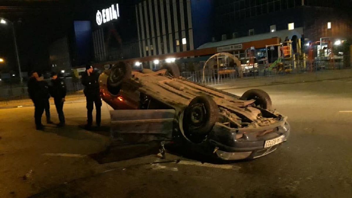 П'яний водій на євробляхах перекинувся на перехресті у Львові