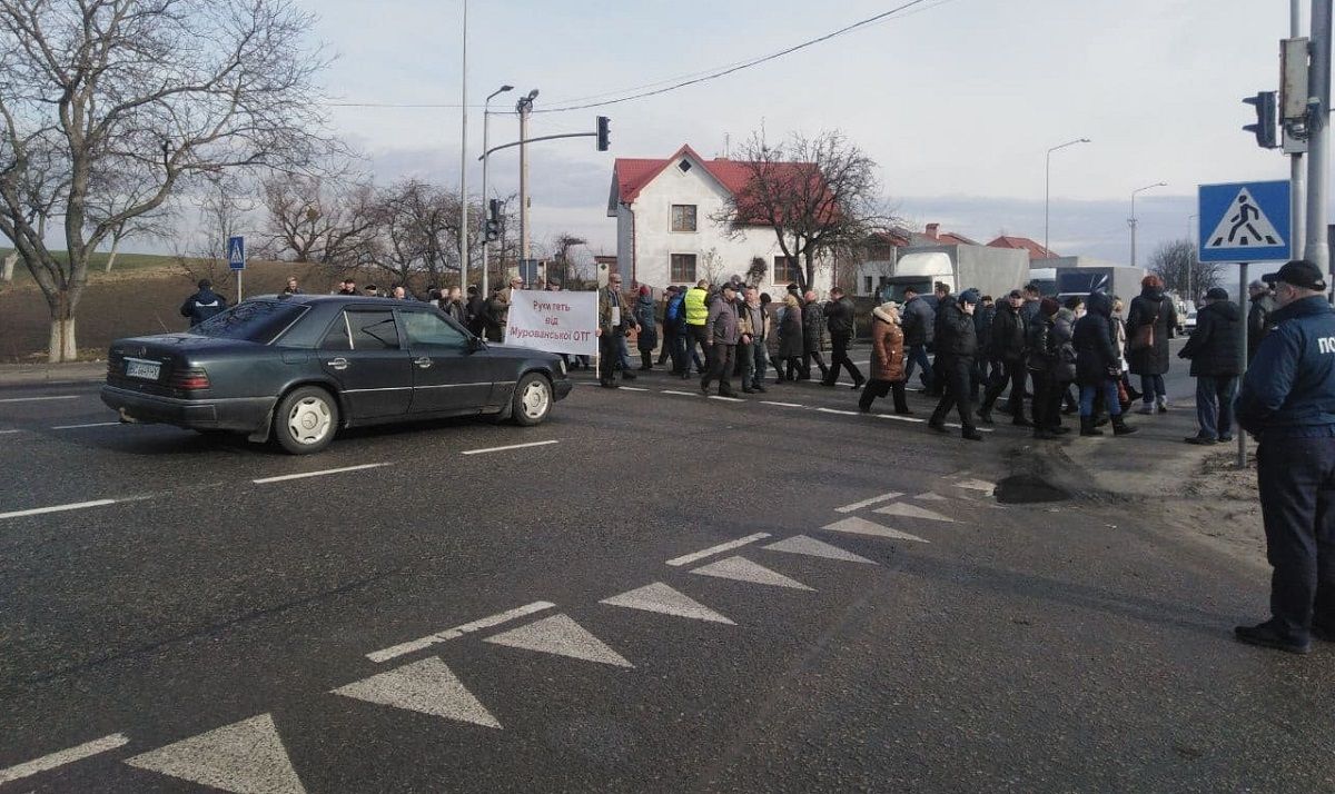 Протестувальники повністю заблокували міжнародну трасу біля Львова