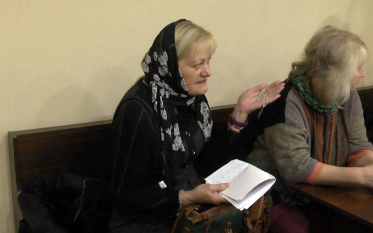 Львівська суддя видалила з відкритого засідання слухачку з вервицею