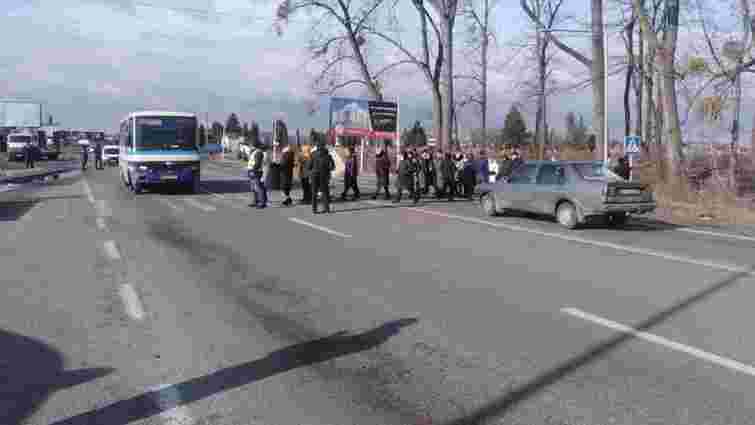 Протестувальники заблокували трасу у Малехові біля Львова